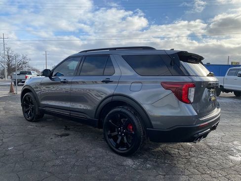 Used 2022 Ford Explorer ST w/ ST Street Pack image 8