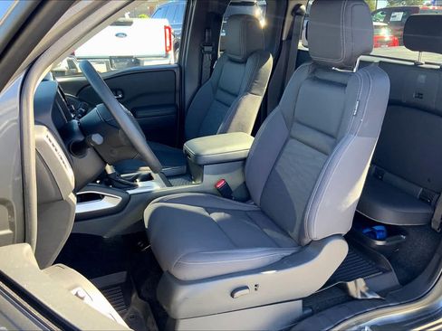 Used 2023 Nissan Frontier SV w/ Technology Package RWD image 8