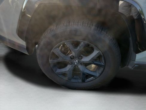 Used 2022 Toyota RAV4 XLE w/ Convenience Package FWD image 16