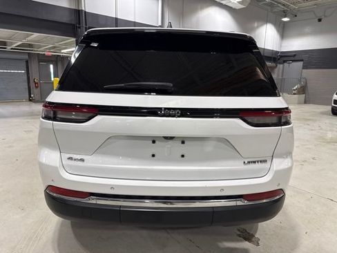 Certified 2022 Jeep Grand Cherokee Limited AWD/4WD image 18