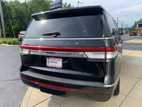 Certified 2024 Lincoln Navigator L Reserve AWD/4WD image 7