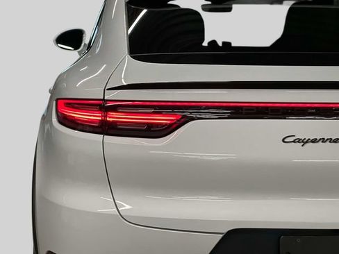 Used 2022 Porsche Cayenne GTS AWD/4WD image 12