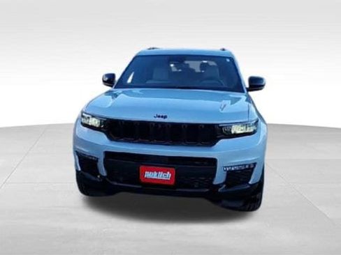 Used 2023 Jeep Grand Cherokee L Limited w/ Luxury Tech Group II image 3