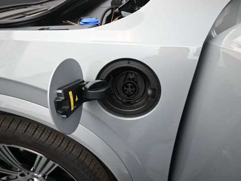 New 2025 Volvo XC90 T8 Plus w/ Protection Package Premier image 10