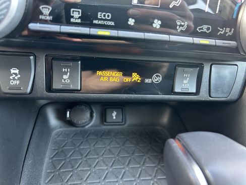 Certified 2022 Toyota RAV4 XLE Premium AWD/4WD image 32