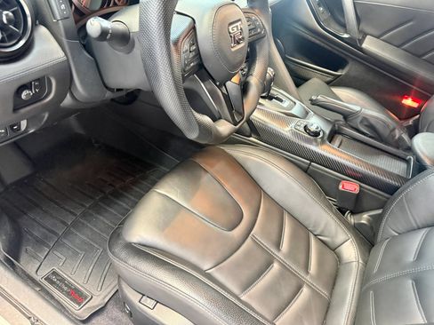 Used 2018 Nissan GT-R Premium AWD/4WD image 16