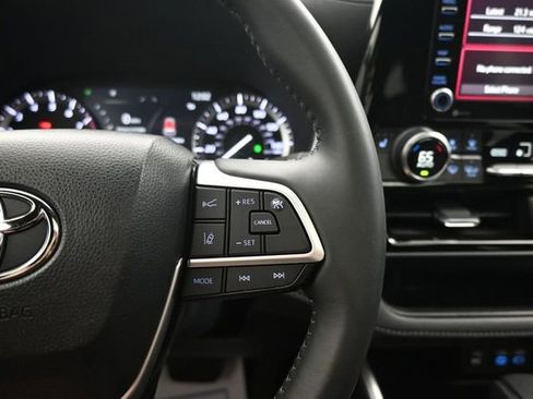 Used 2022 Toyota Highlander XSE FWD image 18