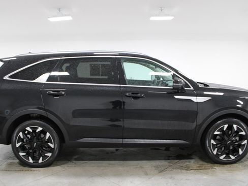 Used 2025 Kia Sorento EX w/ Panoramic Sunroof Package image 11