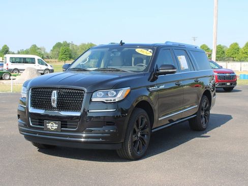 Used 2024 Lincoln Navigator L Reserve AWD/4WD image 4