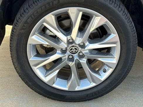 Used 2022 Toyota Highlander Limited FWD image 9