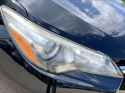 Used 2017 Toyota Camry SE w/ Moonroof Package FWD image 28