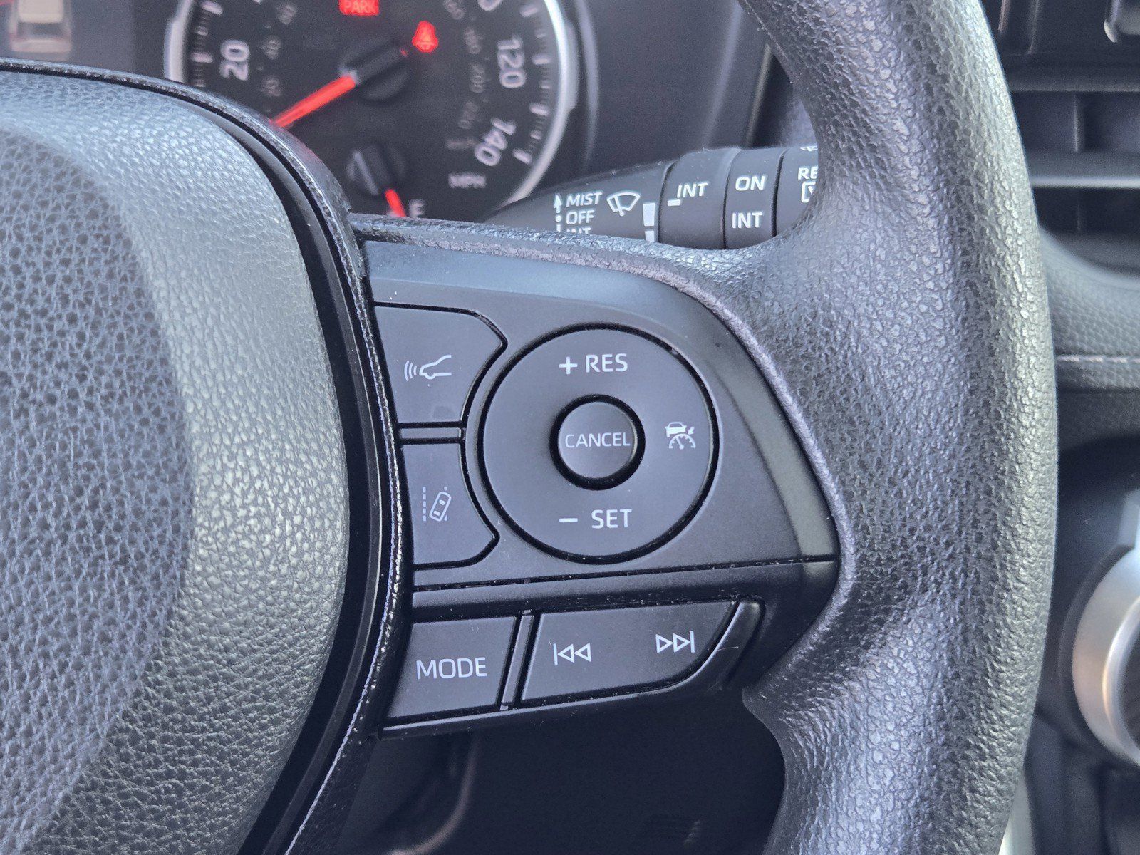 Used 2021 Toyota RAV4 XLE w/ Convenience Package FWD image 24