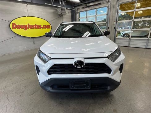 Used 2021 Toyota RAV4 LE FWD image 6