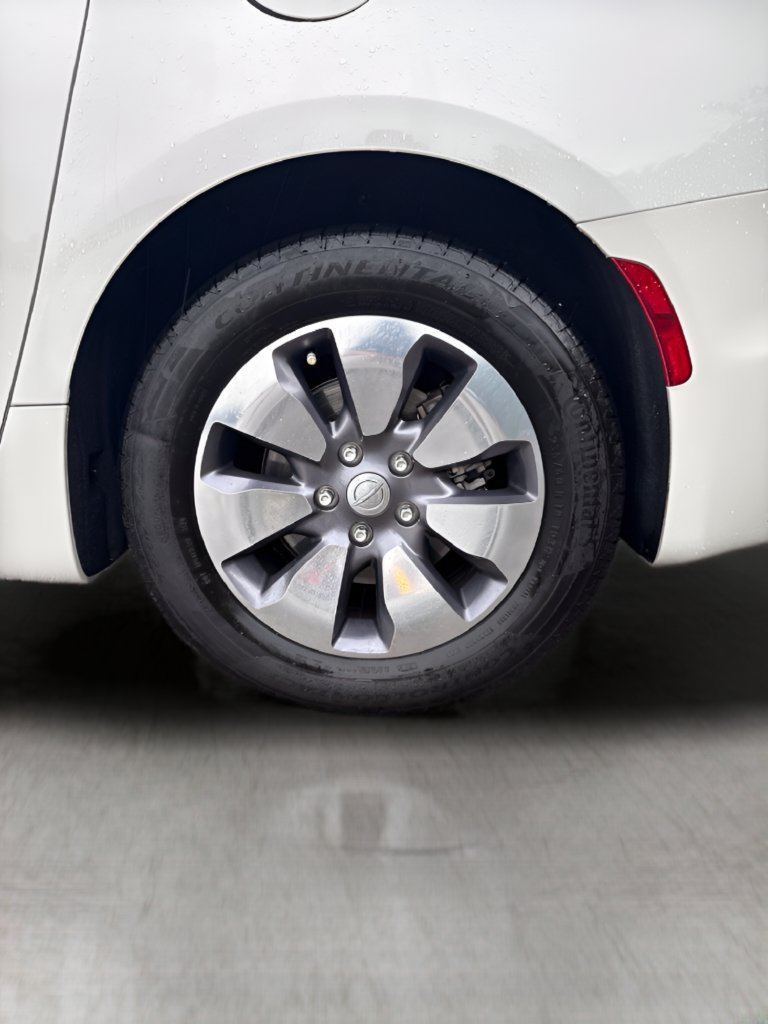 Used 2020 Chrysler Pacifica Limited w/ Advanced Safetytec Group FWD image 9