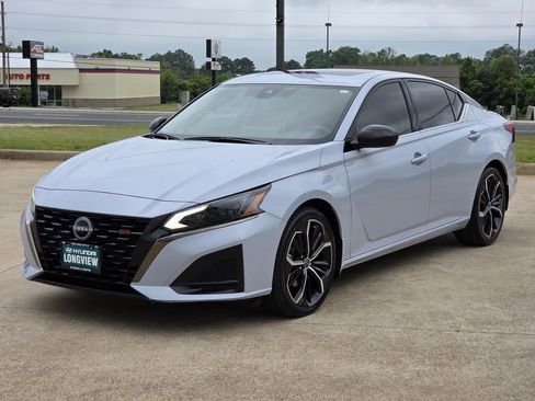 Used 2023 Nissan Altima 2.5 SR w/ SR Premium Package FWD image 3