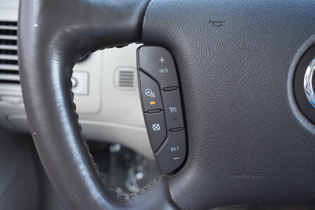 Used 2007 Cadillac DTS Luxury I w/ Sun And Sound Package FWD image 21