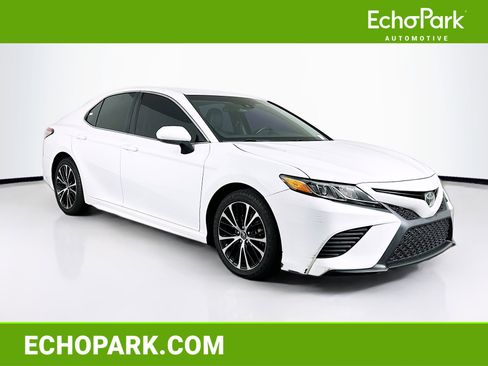 Used 2018 Toyota Camry SE image 1