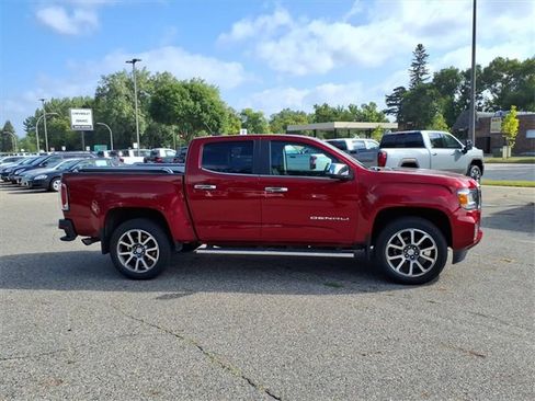 Used 2021 GMC Canyon Denali image 2