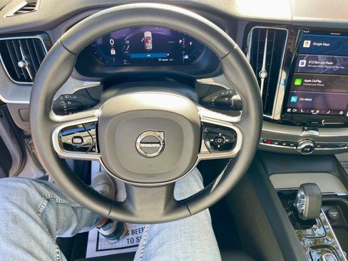 Used 2025 Volvo XC60 B5 Plus image 14