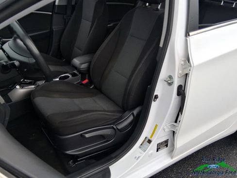 Used 2016 Hyundai Elantra GT FWD image 11