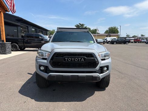 Used 2019 Toyota Tacoma TRD Off-Road AWD/4WD image 2