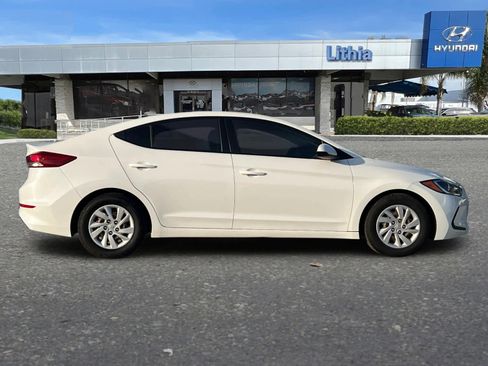 Used 2018 Hyundai Elantra SE image 9
