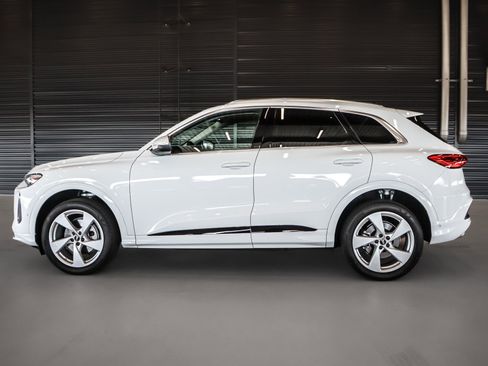 Certified 2025 Audi Q5 Premium Plus w/ Premium Plus AWD/4WD image 15