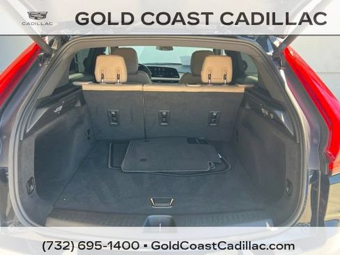 Certified 2024 Cadillac XT4 Luxury w/ Cold Weather Package FWD image 11