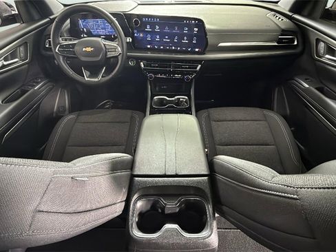 Used 2024 Chevrolet Traverse LT image 32
