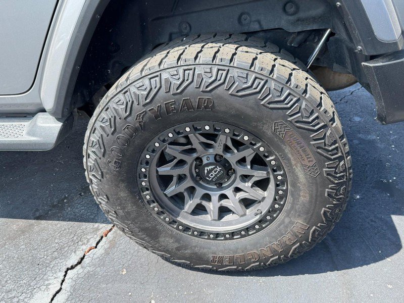 Used 2018 Jeep Wrangler Unlimited Sahara w/ LED Lighting Group AWD/4WD image 7