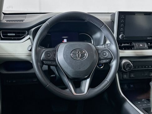 Used 2019 Toyota RAV4 Limited FWD image 18