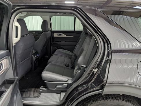 Used 2025 Ford Explorer Active AWD/4WD image 9
