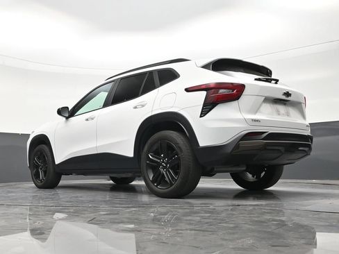 Used 2025 Chevrolet Trax ACTIV FWD image 21