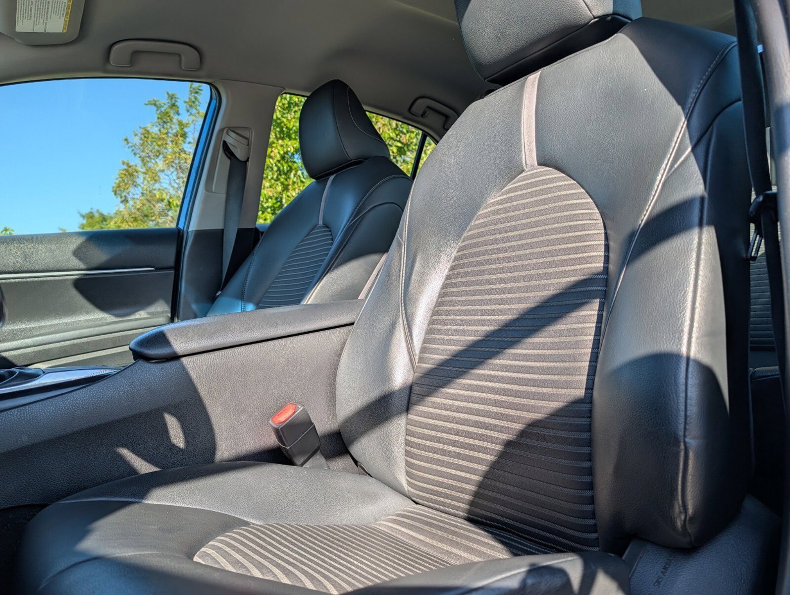 Used 2019 Toyota Camry SE FWD image 15