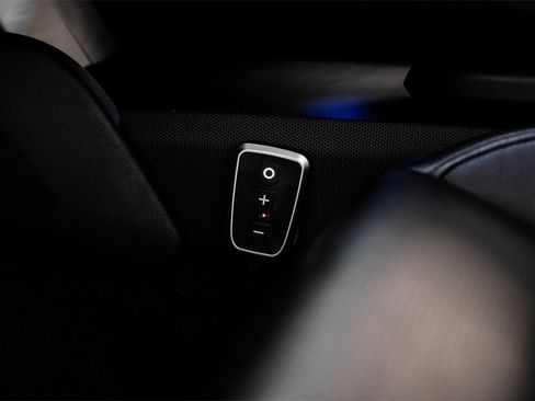 Used 2020 Porsche Taycan 4S image 33