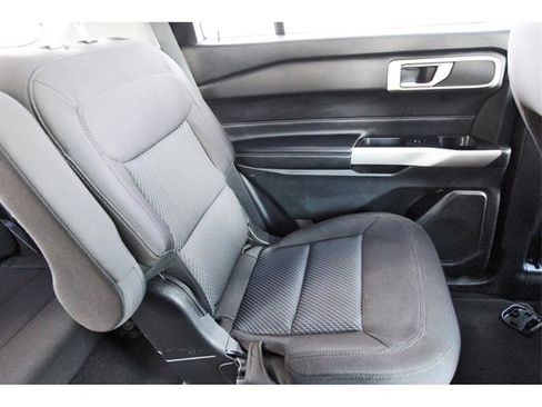 Used 2022 Ford Explorer XLT image 10