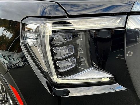 Used 2023 GMC Yukon Denali Ultimate image 30