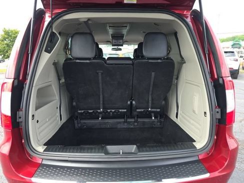 Used 2012 Chrysler Town & Country Touring-L w/ Entertainment Group #2 FWD image 33