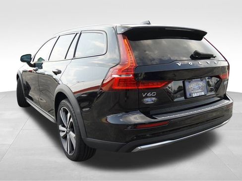 Used 2024 Volvo V60 B5 Cross Country Plus image 5