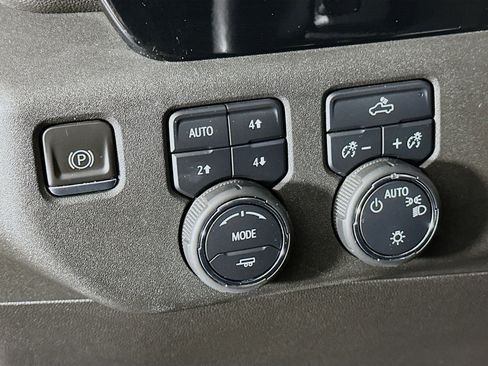 Used 2023 Chevrolet Silverado 1500 LT image 16