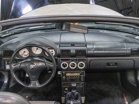 Used 2000 Toyota MR2 RWD image 10