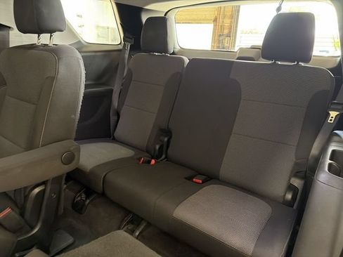 Used 2020 Chevrolet Traverse LT FWD image 24