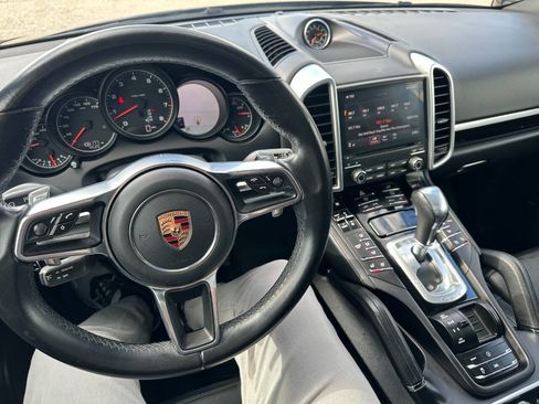 Used 2017 Porsche Cayenne Platinum Edition AWD/4WD image 29