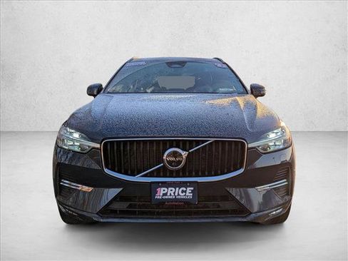 Used 2022 Volvo XC60 B5 Momentum w/ Advanced Package image 2