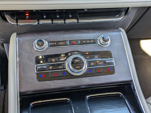 Used 2023 Lincoln Aviator Reserve w/ Equipment Group 201A image 28