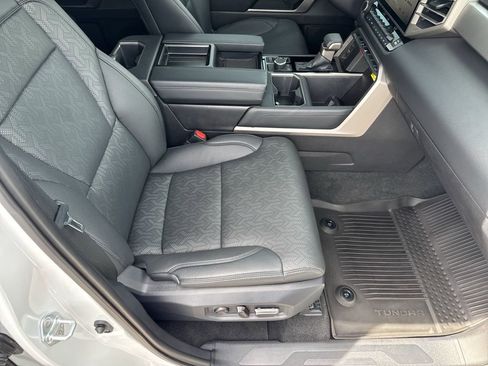 Used 2025 Toyota Tundra Limited AWD/4WD image 25