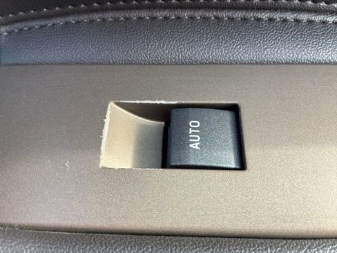Used 2013 Lincoln MKX Base image 25