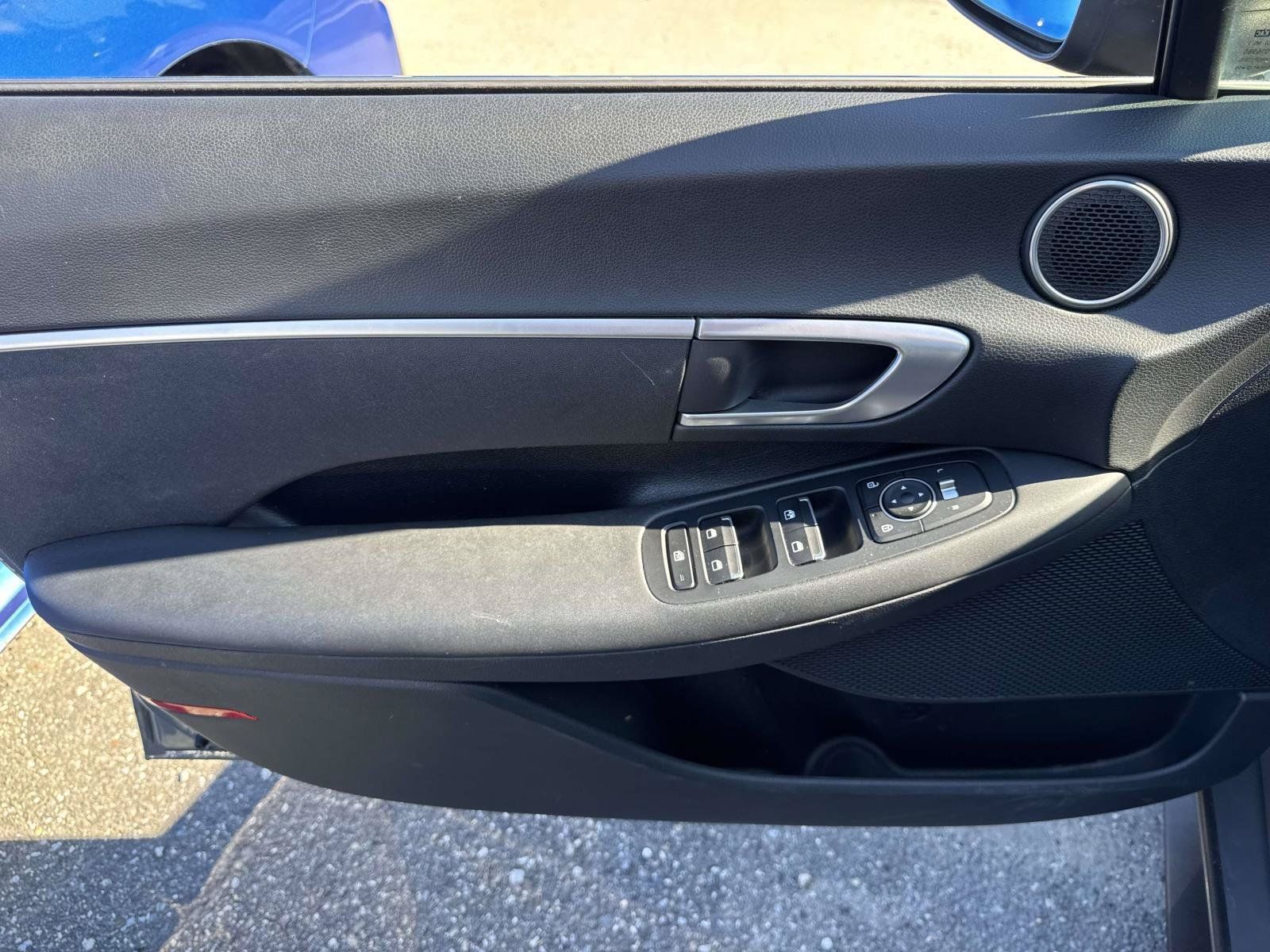 Used 2021 Hyundai Sonata SE w/ Winter Weather Package FWD image 12