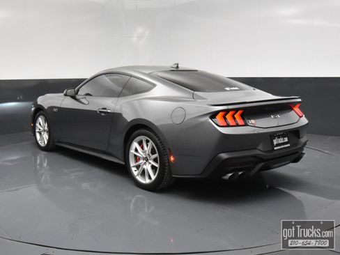 Used 2024 Ford Mustang GT Premium image 4