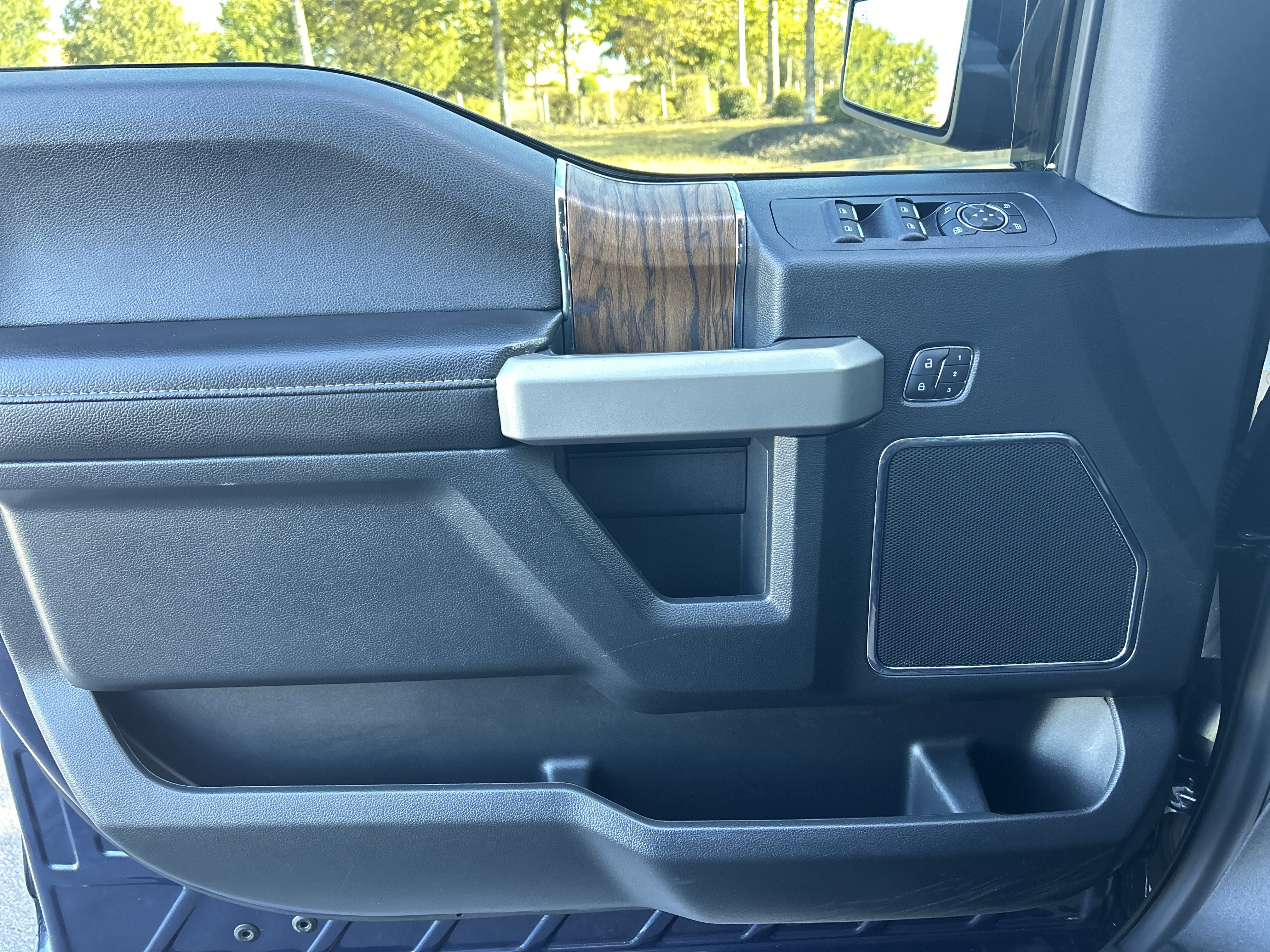 Used 2019 Ford F150 Lariat w/ Trailer Tow Package RWD image 22
